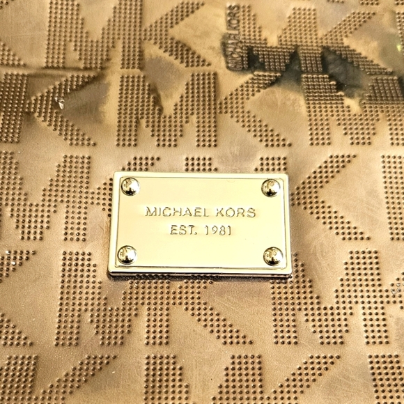 Michael Kors Tablet-IPad Case Zip Around 7"w X 8"h Great Condition - Picture 2 of 7